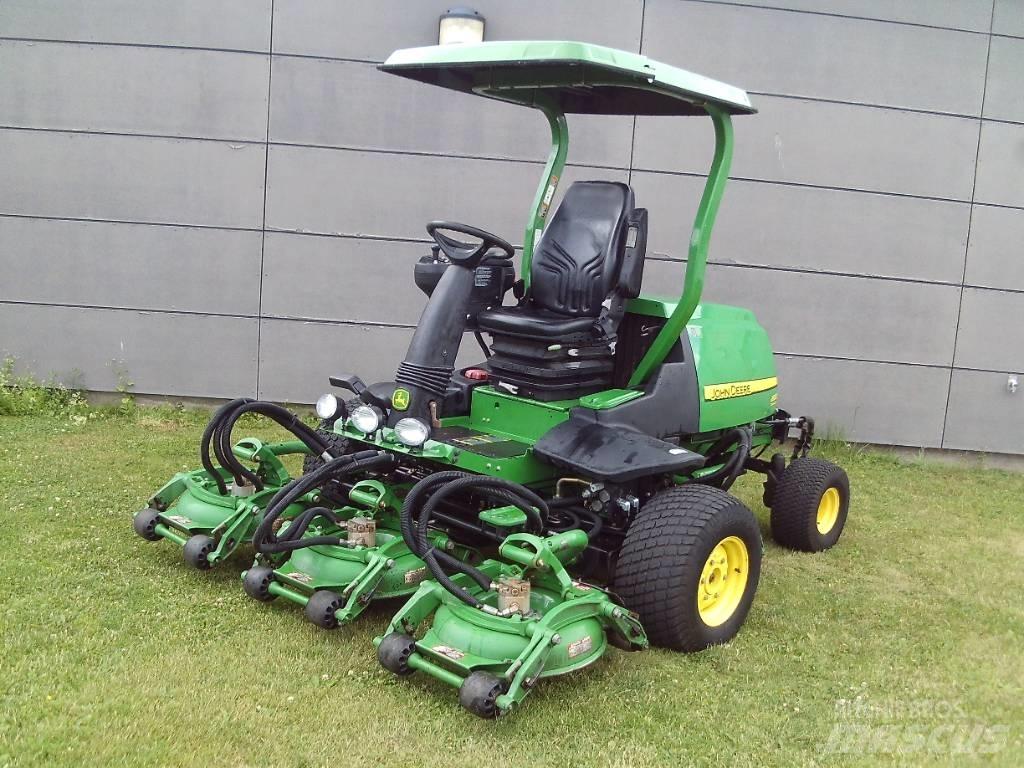 John Deere 8800 Самохідні газонокосарки