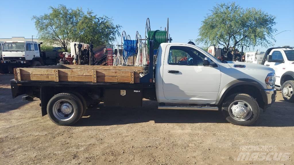RAM 5500 Вантажівки-платформи/бокове розвантаження