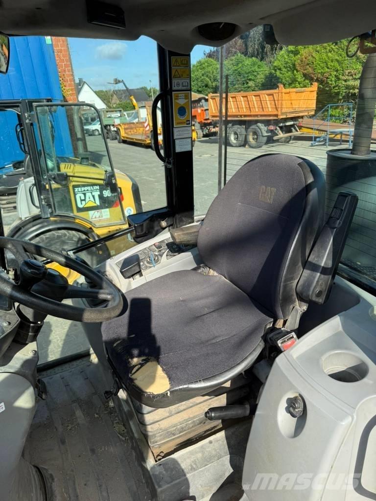 CAT 908 H 2 Фронтальні навантажувачі