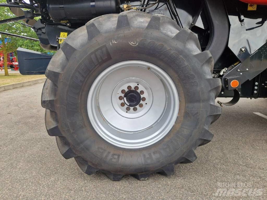 Case IH AF 7150 Зернозбиральні комбайни