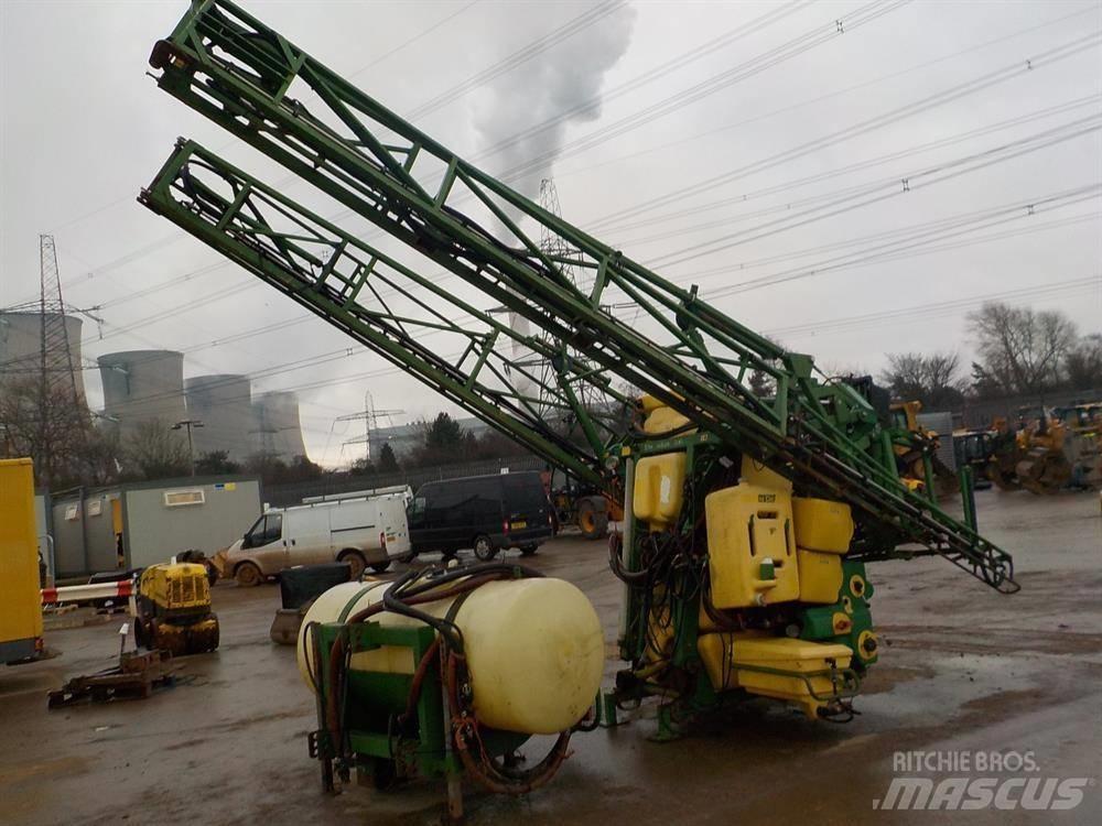 John Deere 510 Причіпні обприскувачі