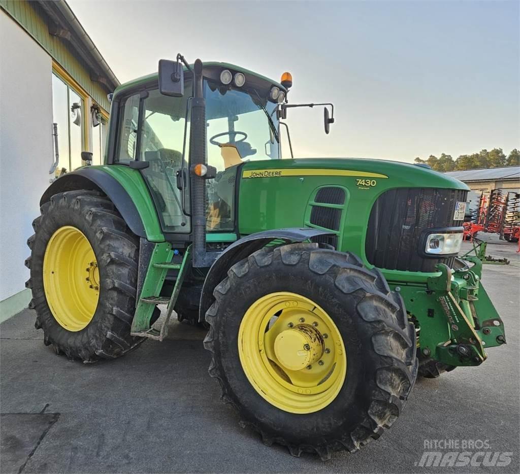 John Deere 7430 Трактори