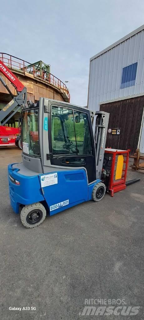 Jungheinrich EFG 320 Електронавантажувачі