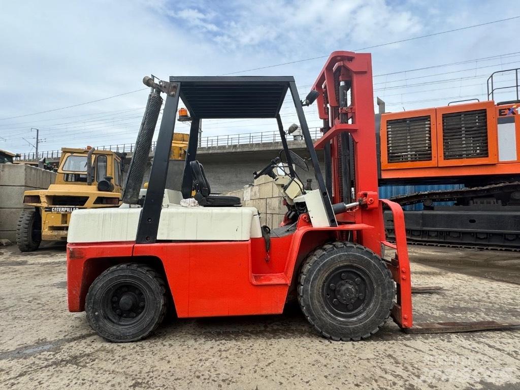 Nissan WF03A35U Дизельні навантажувачі