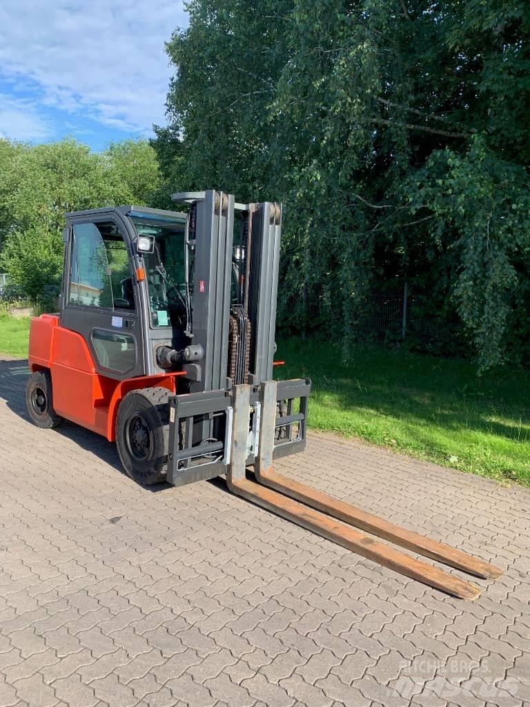 Nissan WG1F4F50Y Дизельні навантажувачі
