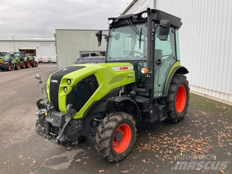 CLAAS NEXOS 240 M Трактори