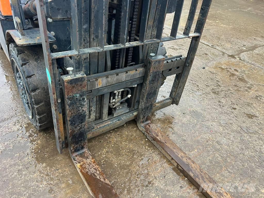 Doosan D 30 GP Дизельні навантажувачі