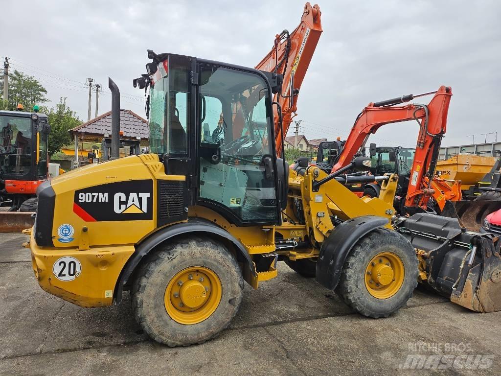 CAT 907M Фронтальні навантажувачі