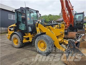 CAT 907M Фронтальні навантажувачі