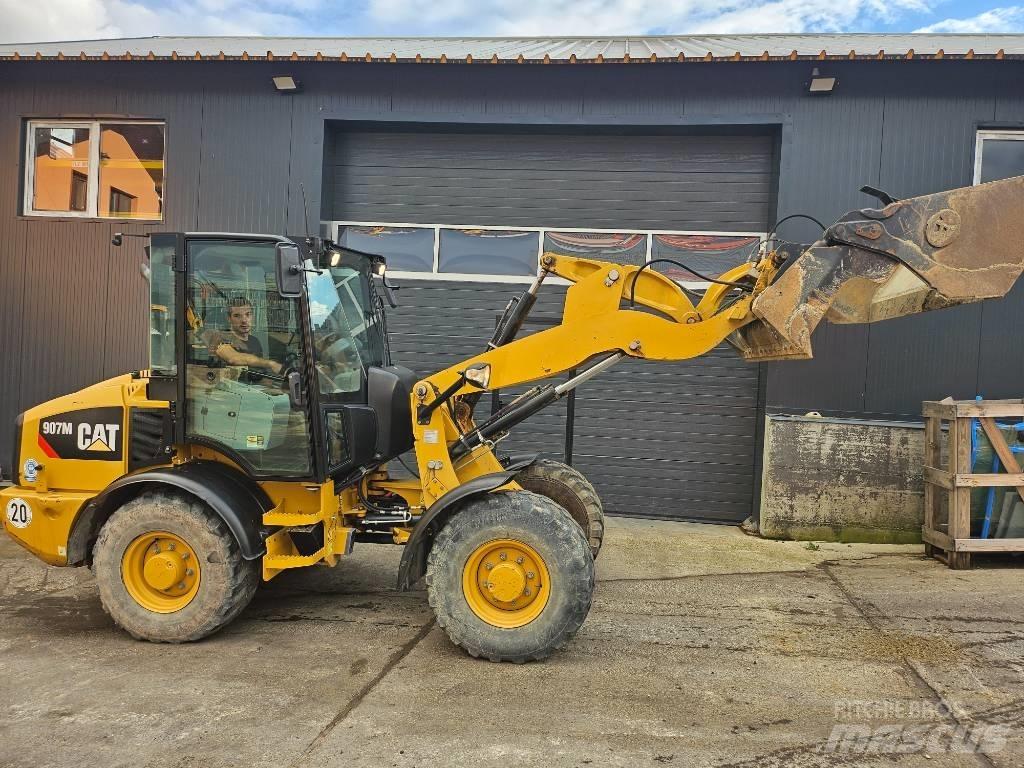 CAT 907M Фронтальні навантажувачі