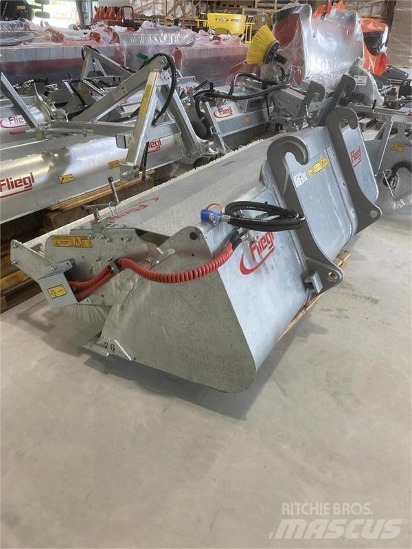 Fliegl Power Pro 260 Підмітальні машини