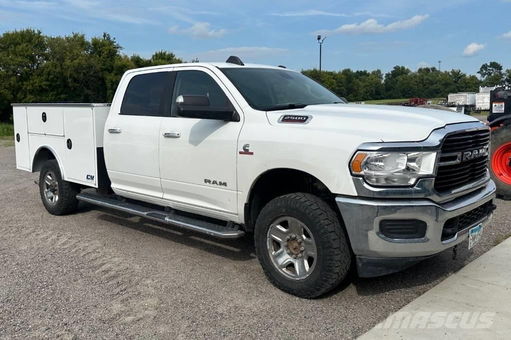 RAM 2500 Big Horn Пікапи / Бічне розвантаження