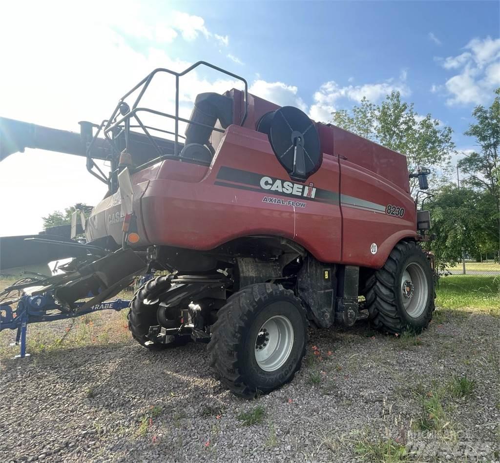 Case IH 8230 AF Зернозбиральні комбайни