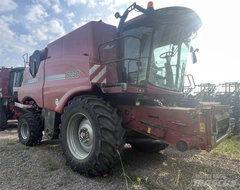 Case IH 8230 AF Зернозбиральні комбайни