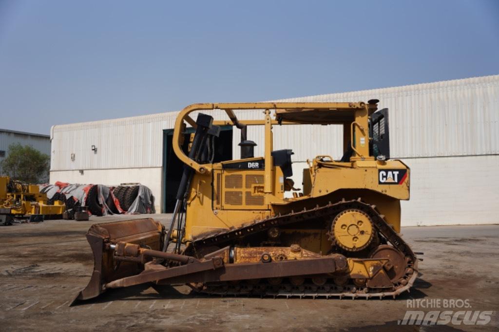 CAT D 6 R Гусеничні бульдозери