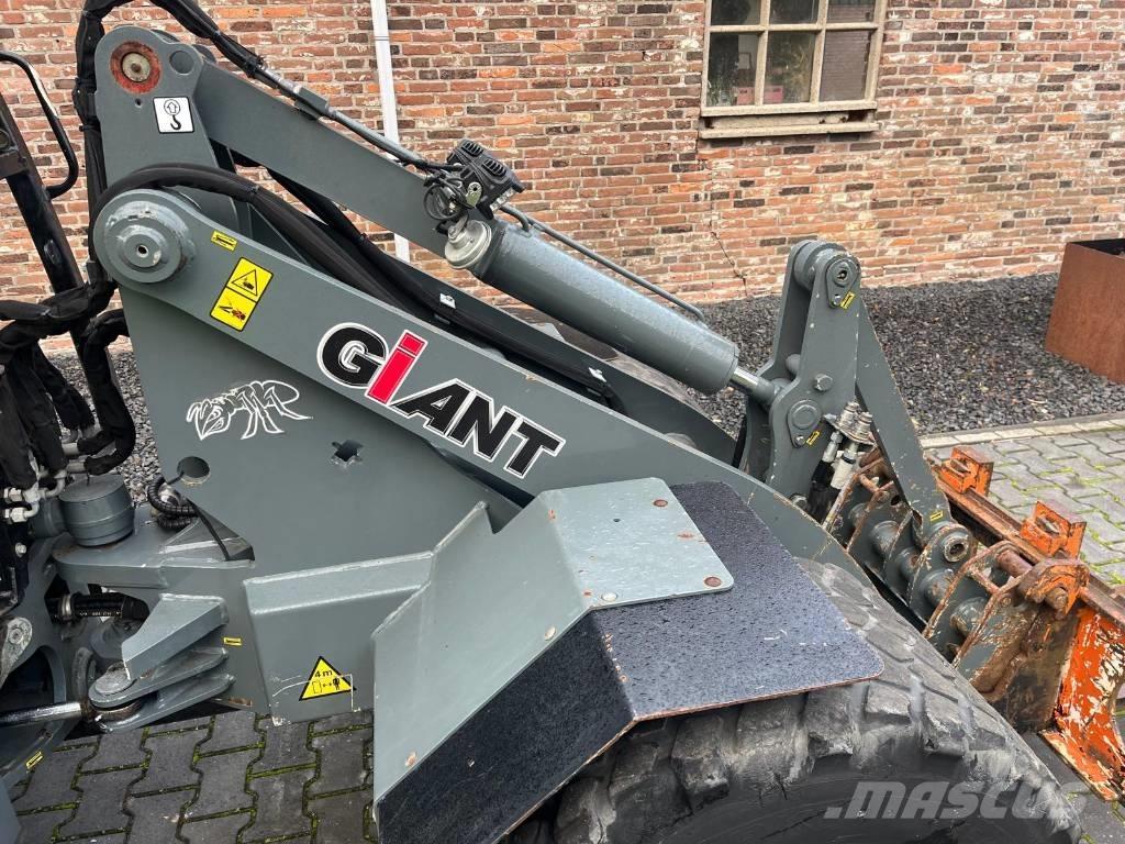 GiANT V5003 X-tra HD Фронтальні навантажувачі