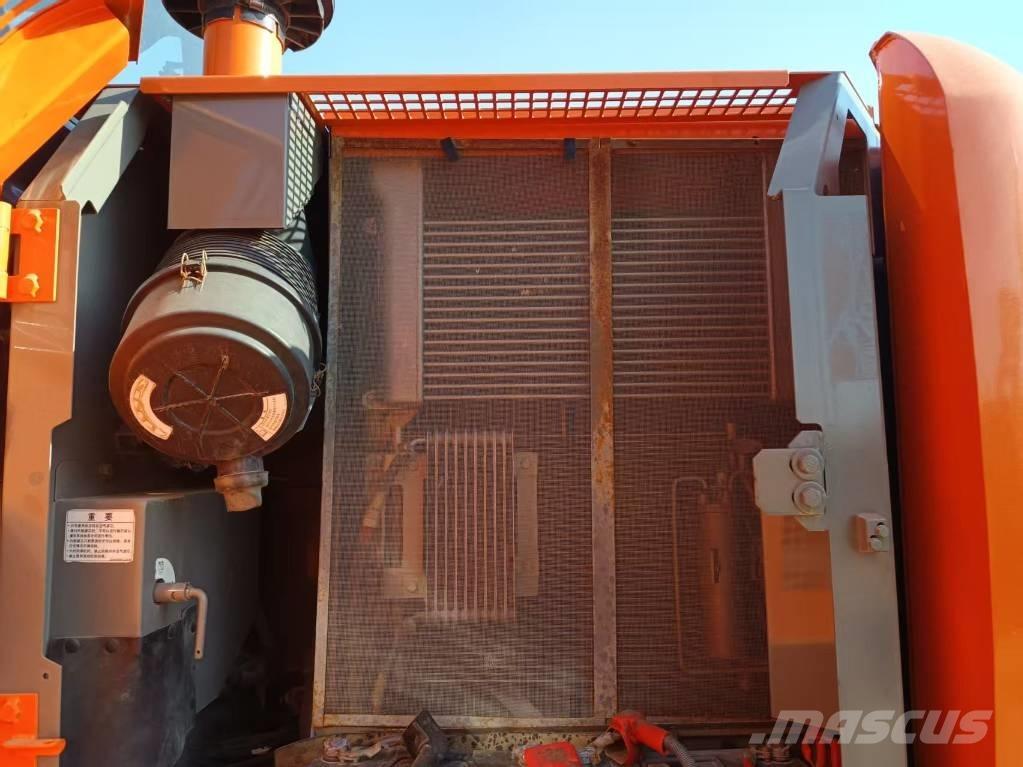 Hitachi ZX 130 Гусеничні екскаватори