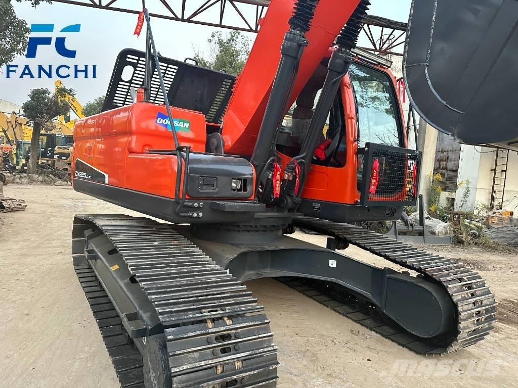 Doosan DX 225 LC Гусеничні екскаватори