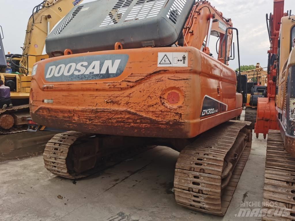 Doosan DX 300 LC Гусеничні екскаватори