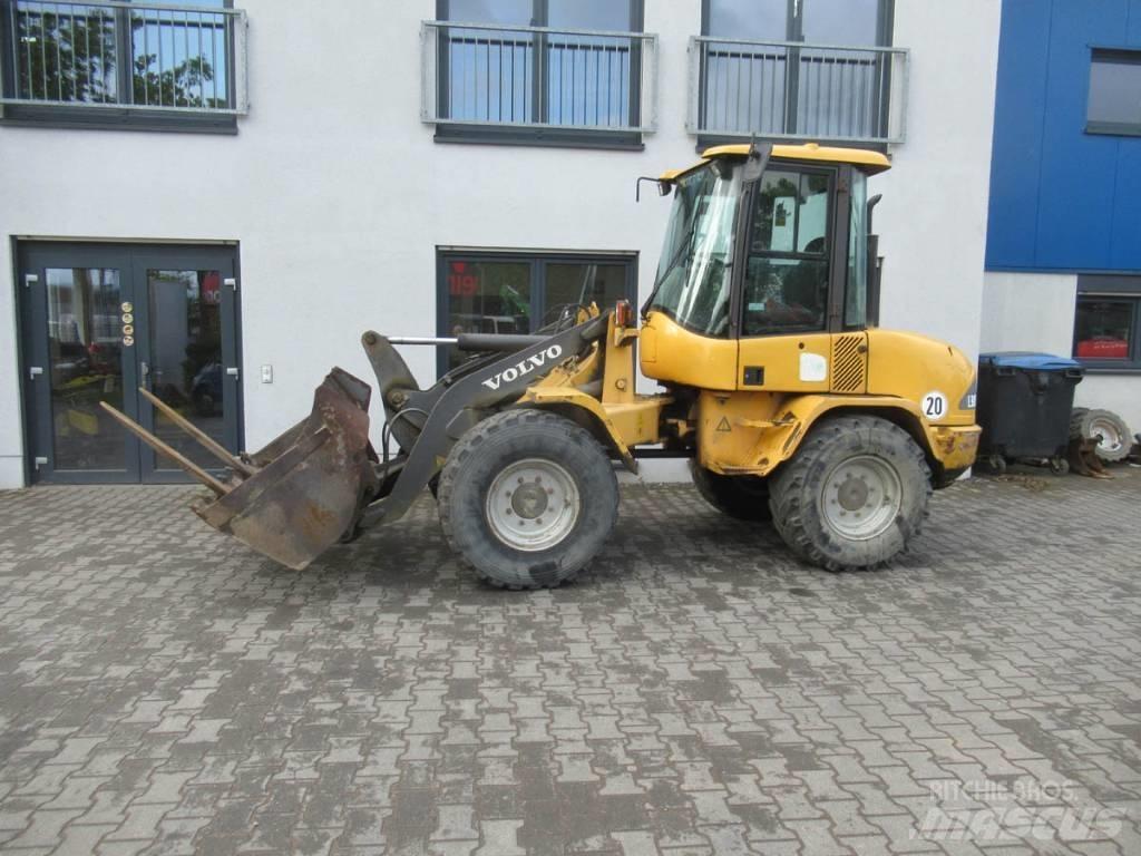 Volvo L 30 B Фронтальні навантажувачі