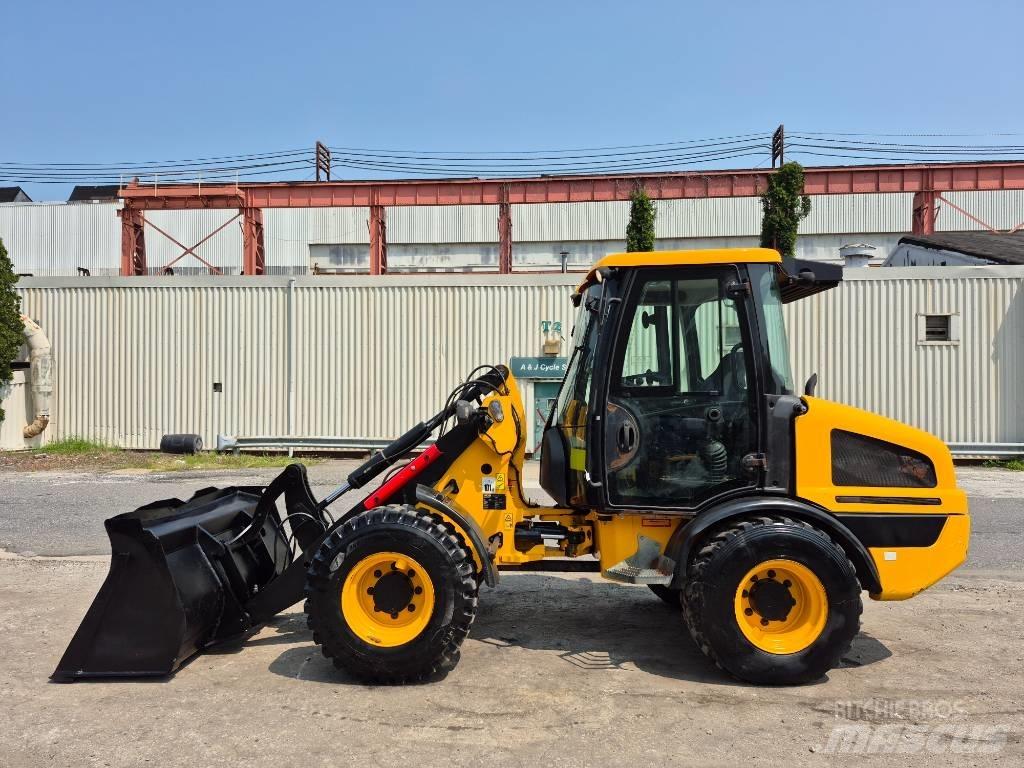 JCB 407 Фронтальні навантажувачі