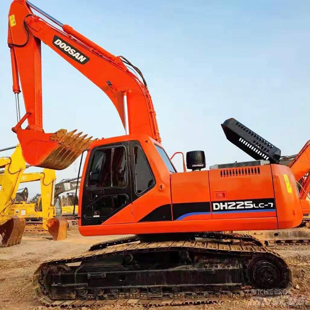 Doosan 225 Гусеничні екскаватори