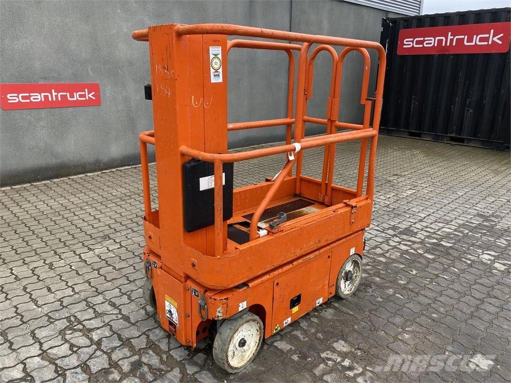 Snorkel TM12 Вертикальні щоглові підйомники