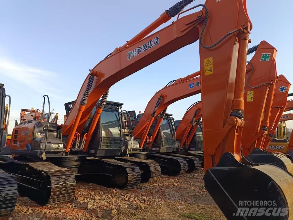 Hitachi ZX210 Гусеничні екскаватори