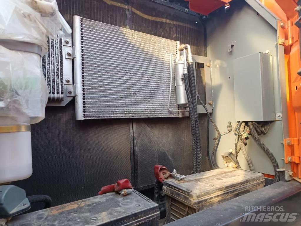 Hitachi ZX210 Гусеничні екскаватори
