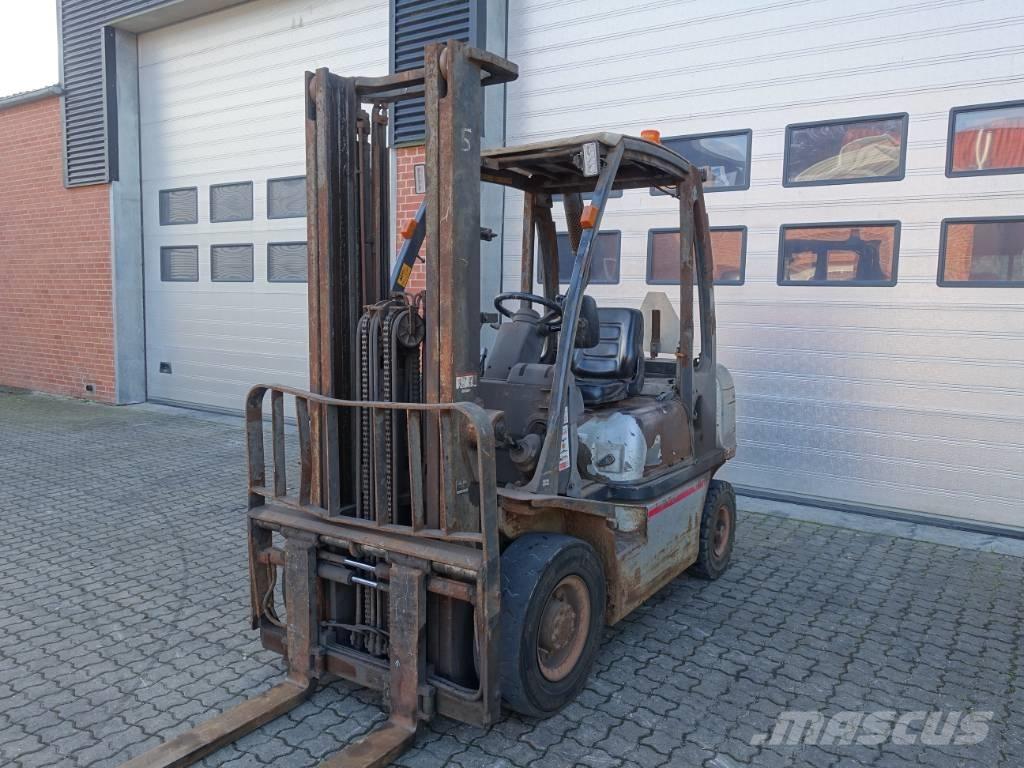 Nissan Y1D2A200 Дизельні навантажувачі