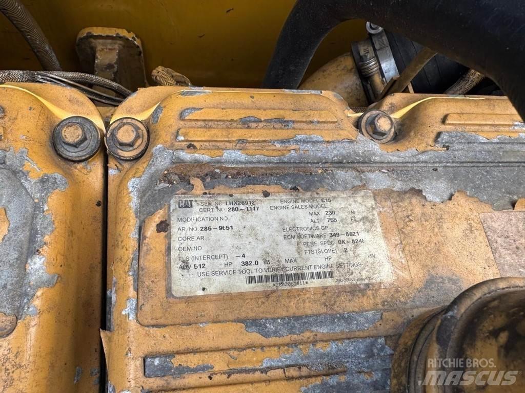 CAT 374DL Гусеничні екскаватори