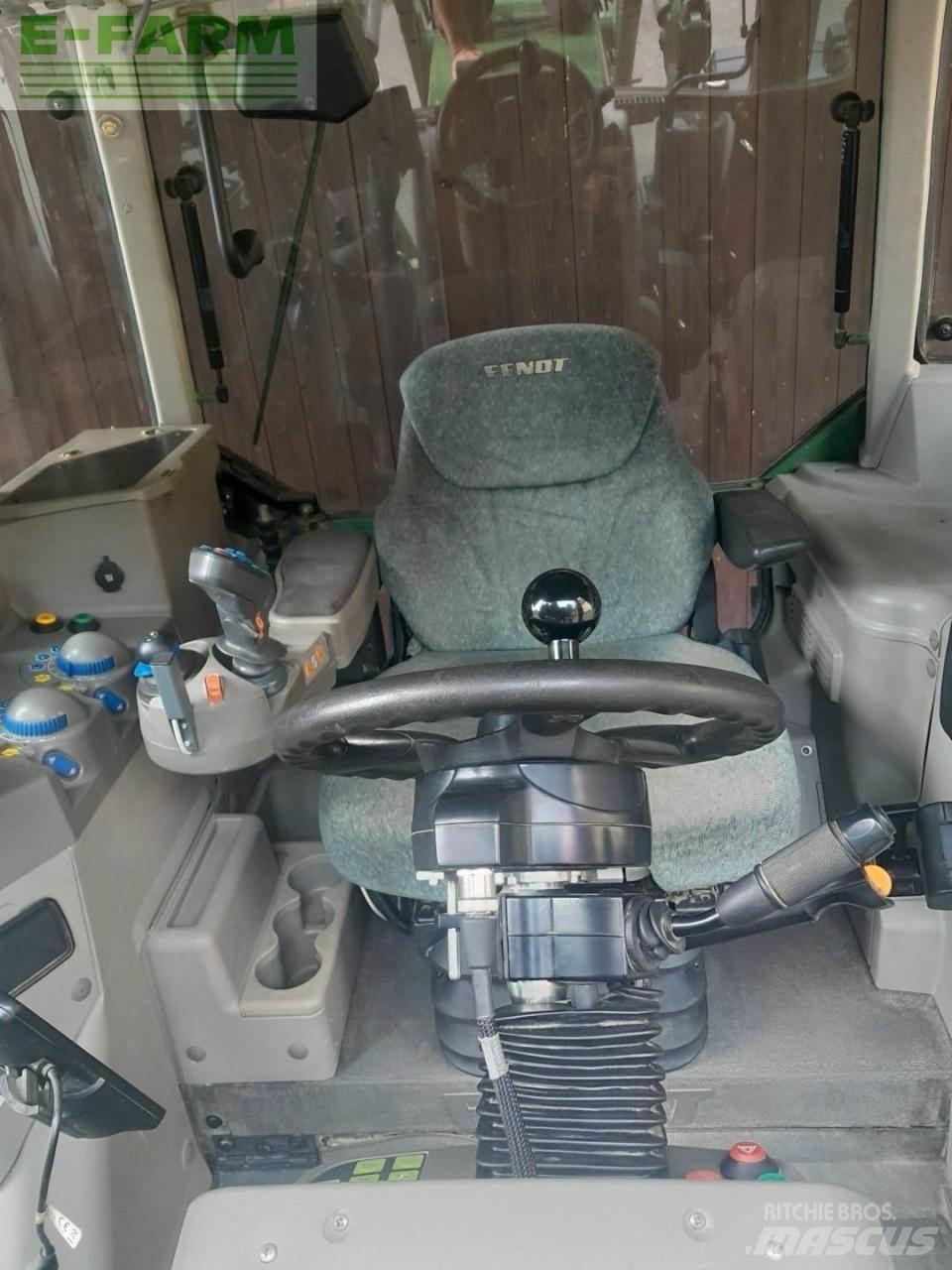 Fendt 820 Vario Трактори