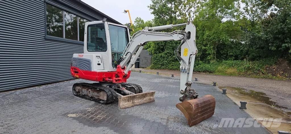 Takeuchi TB228 Міні-екскаватори < 7т