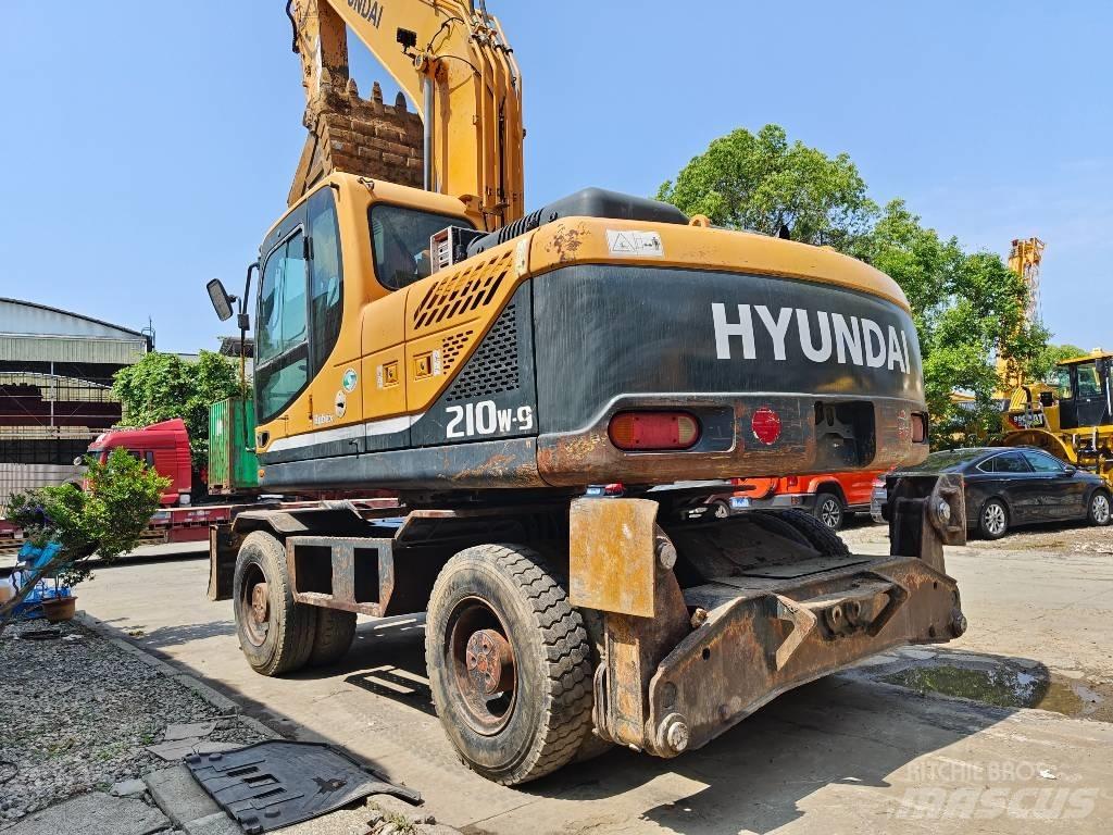Hyundai R210W-9 Колісні екскаватори