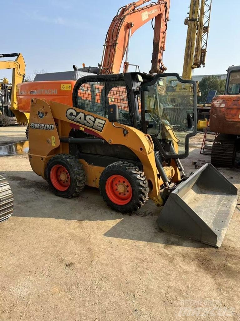 CASE SR 200 Міні-навантажувачі
