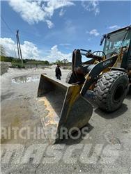 John Deere 624k-II Фронтальні навантажувачі