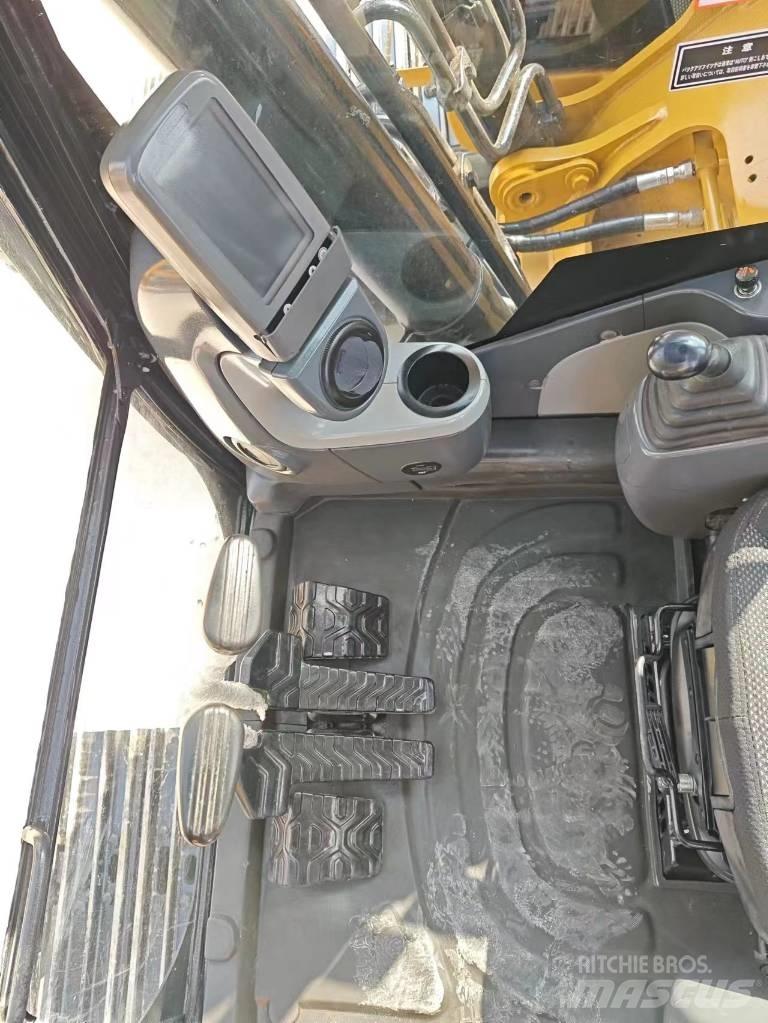 CAT 320 D2 Гусеничні екскаватори