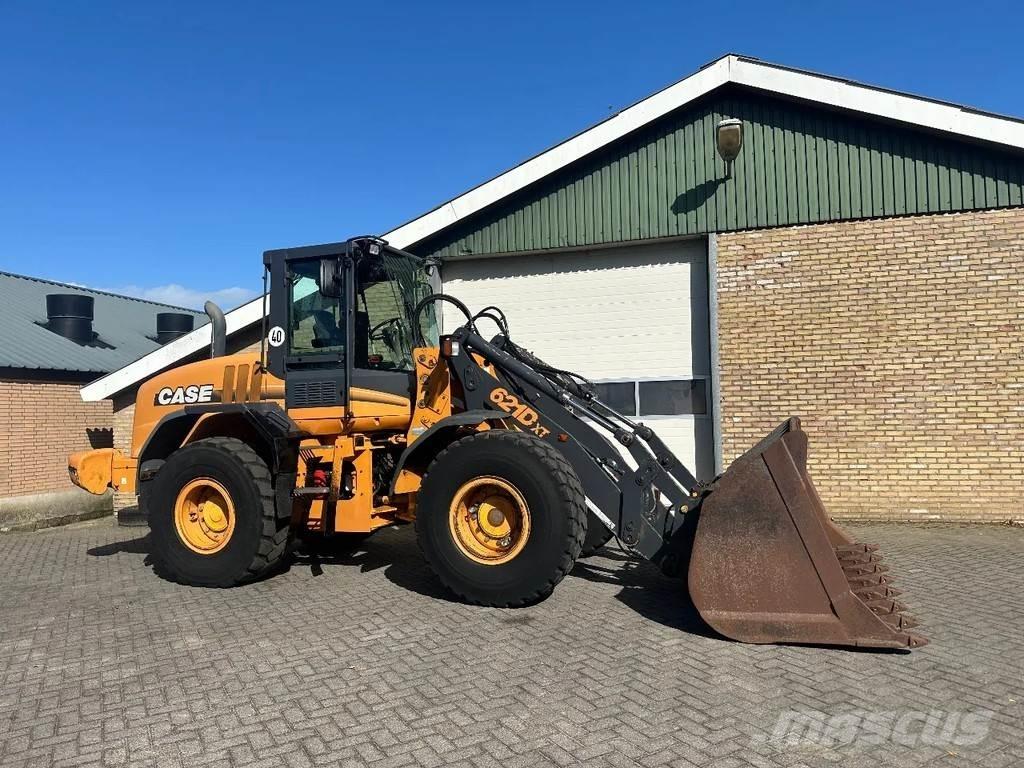 CASE 621D XT Фронтальні навантажувачі