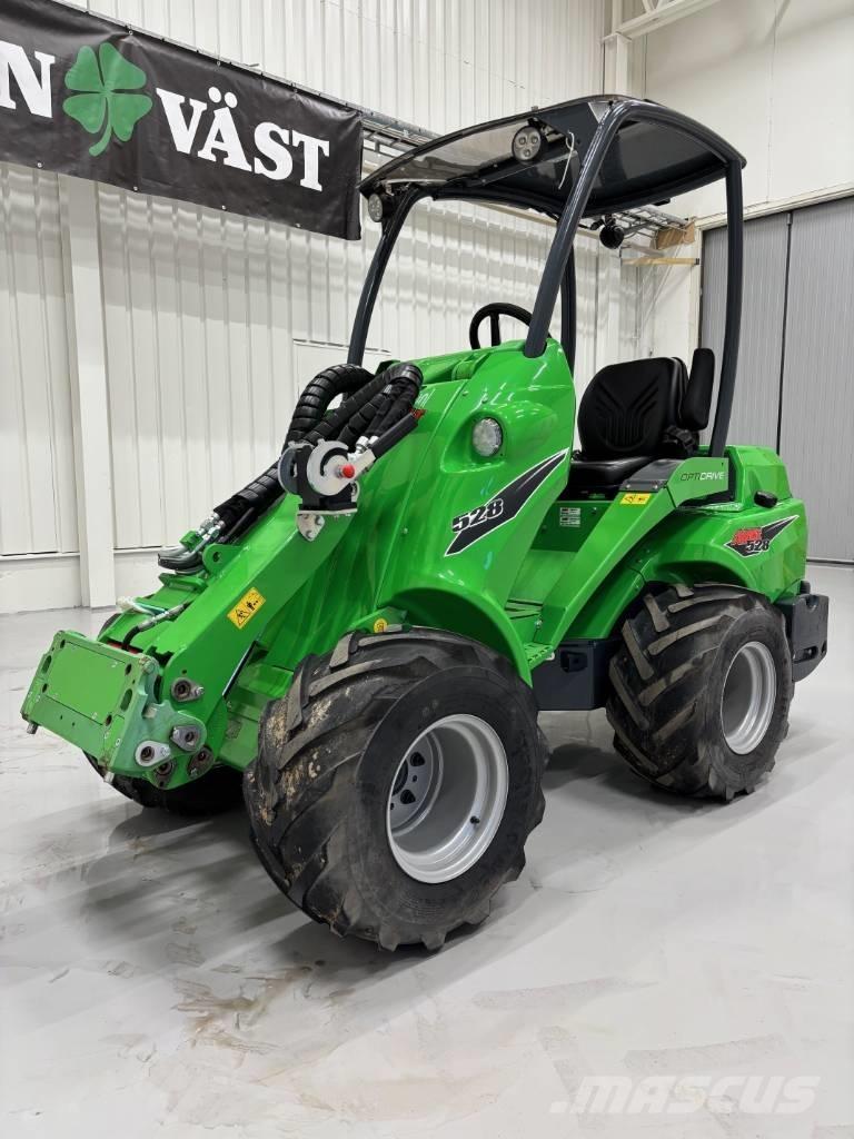 Avant 528 Багатофункціональне обладнання для вантажних і землекопальних робіт