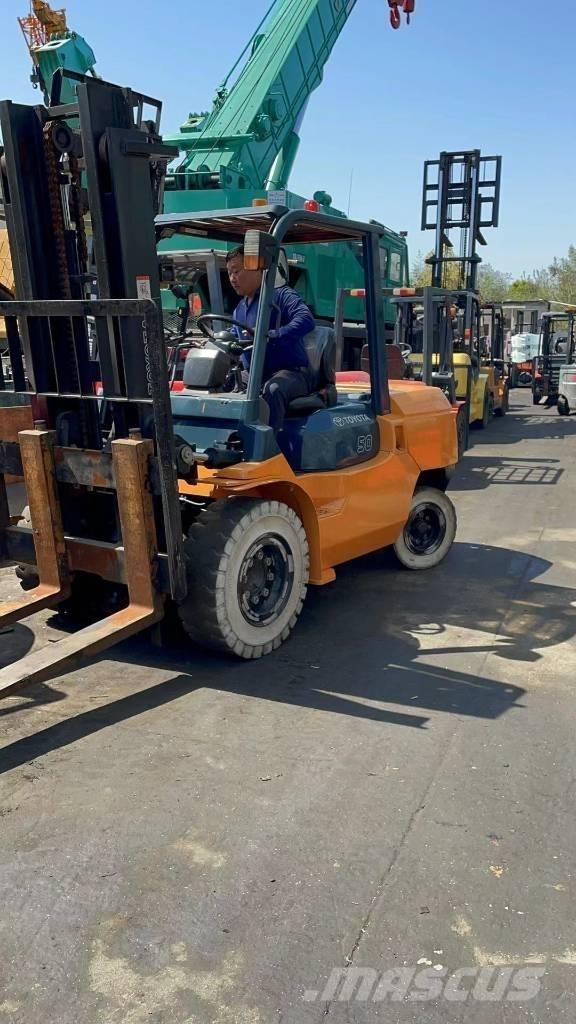 Toyota 5 ton Дизельні навантажувачі