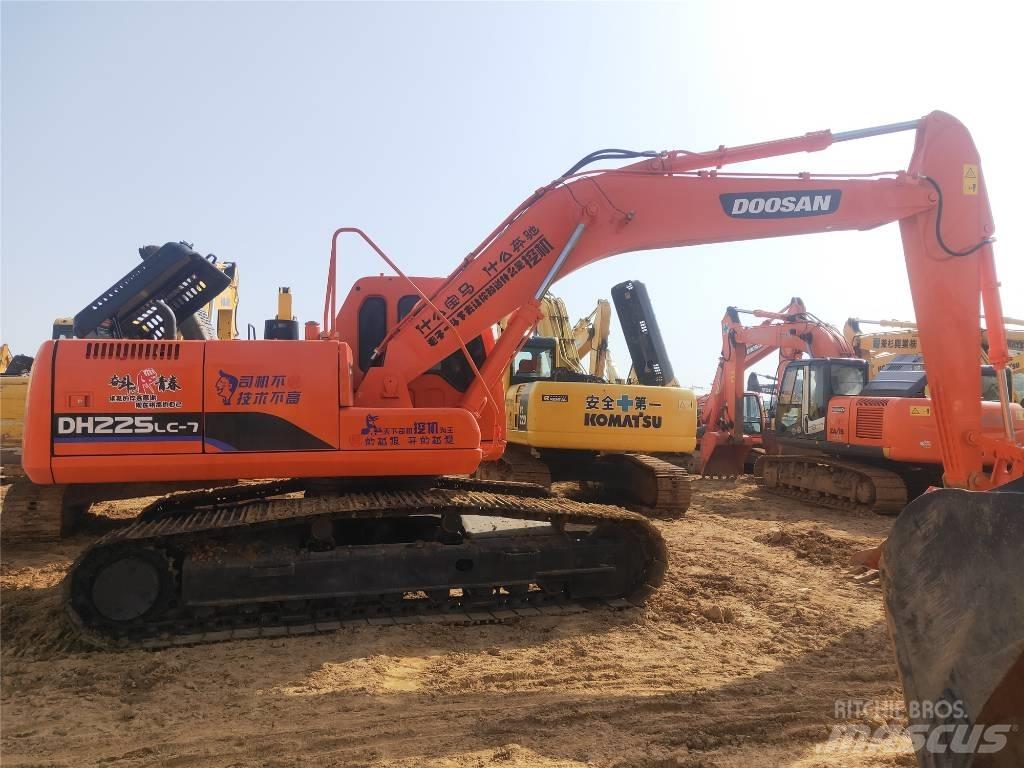 Doosan DH225LC-7 Гусеничні екскаватори