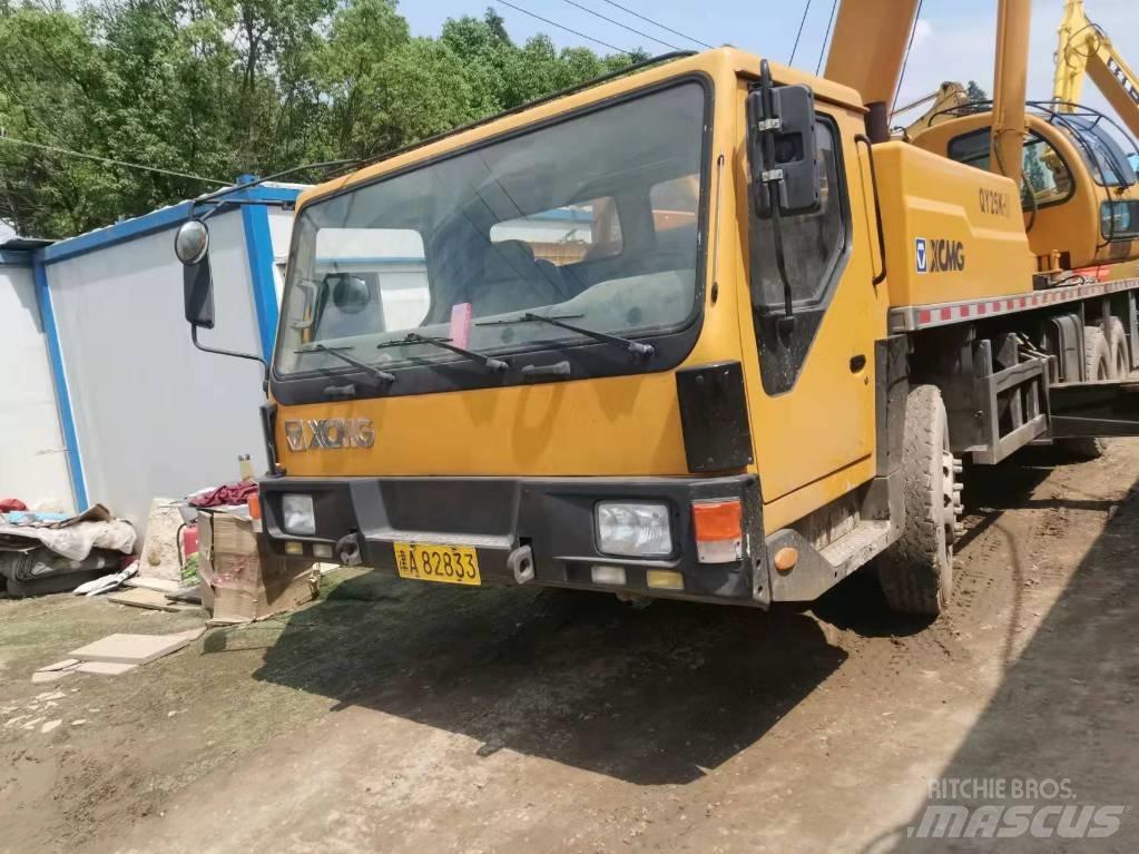 XCMG QY25K автокрани
