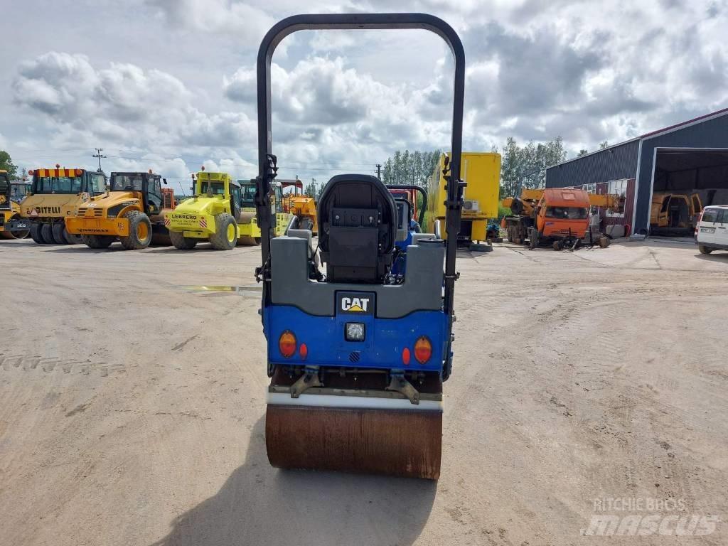 CAT CB 22B Котки тротуарні