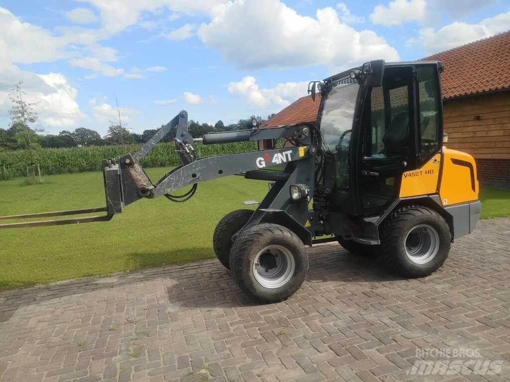 GiANT V 452 T HD Фронтальні навантажувачі