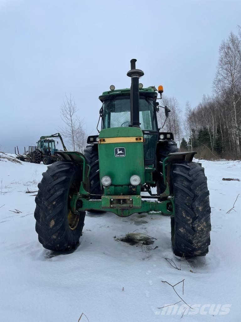 John Deere 4240 S Трактори