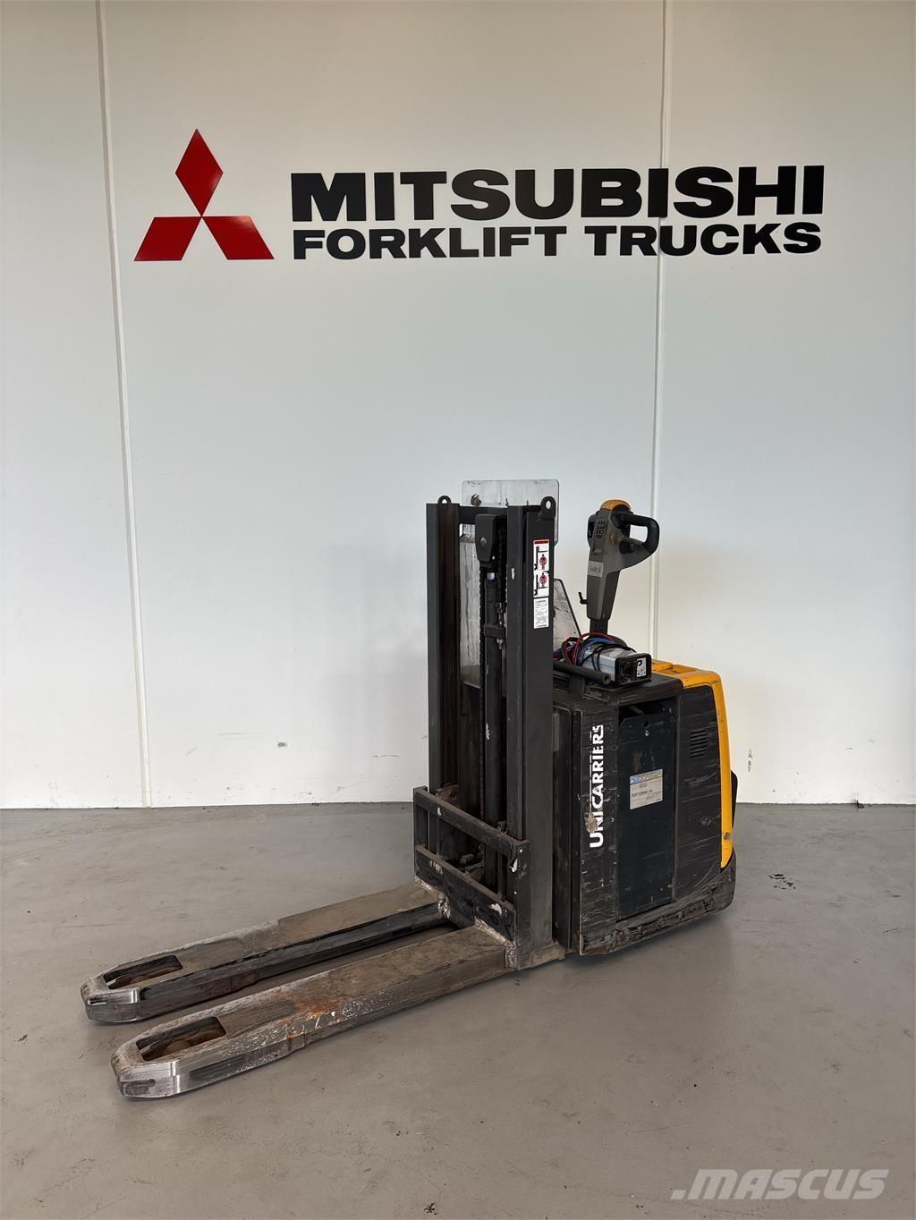 Atlet PDP200 Самохідні електроштабелери