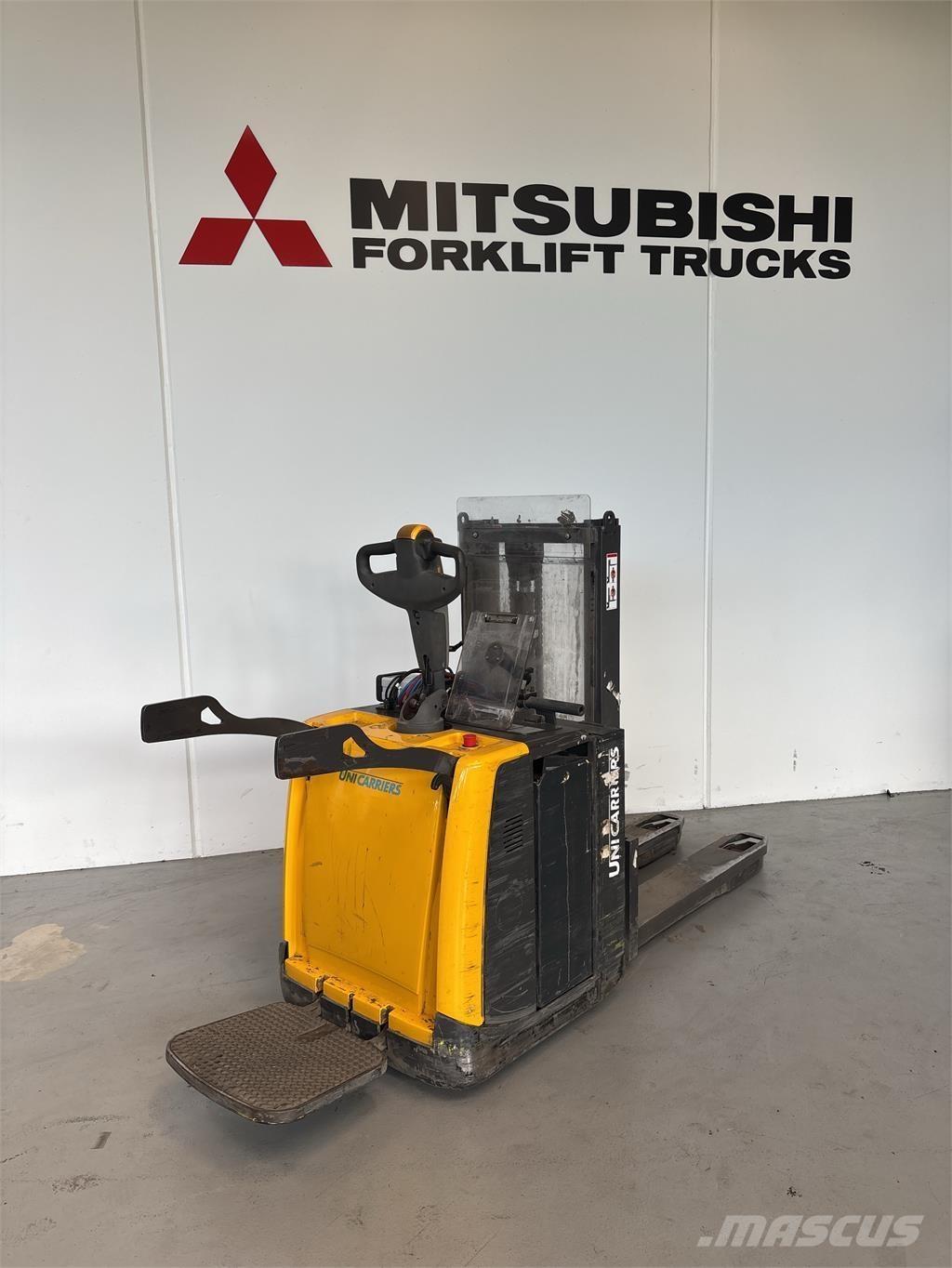 Atlet PDP200 Самохідні електроштабелери