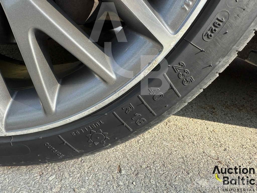 Audi A4 Автомобілі