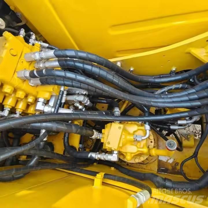 Komatsu PC120 Гусеничні екскаватори