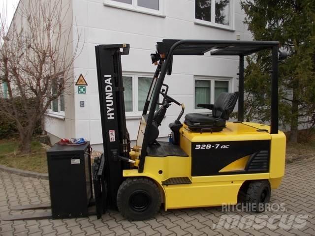 Hyundai 32 B-7 Електронавантажувачі